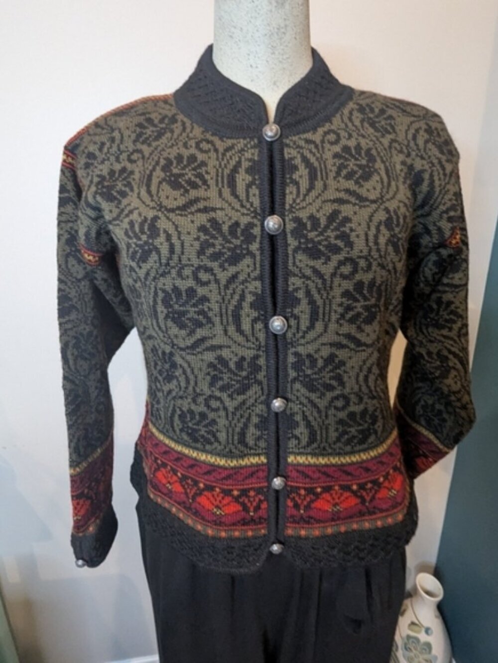 Vintage Dale of Norway black & green Wool cardigan sweater  Women's Size Med